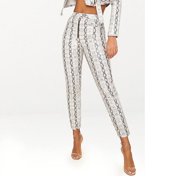 ☑️ PRETTY LITTLE THING BLACK WHITE SNAKESKIN HIGH WAIST PANTS! - Picture 2 of 11